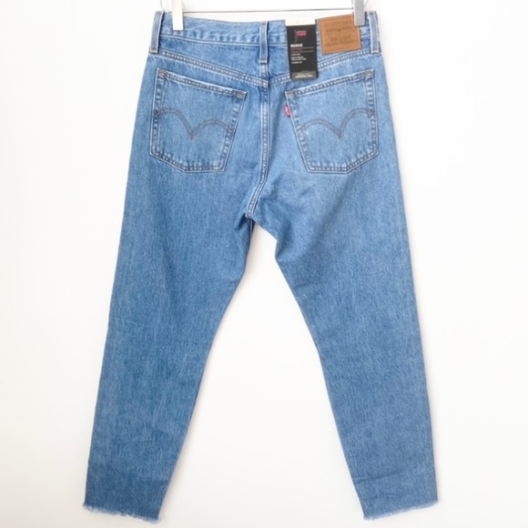 Levi’s Premium Big E Button Fly Wedgie Raw Hem Light Wash Jeans Size 28 - Picture 9 of 13